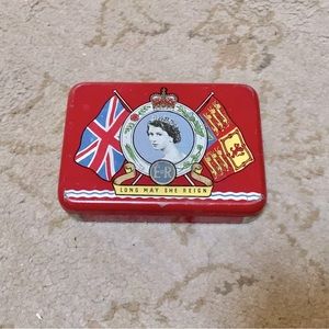 Small Queen Elizabeth Tin